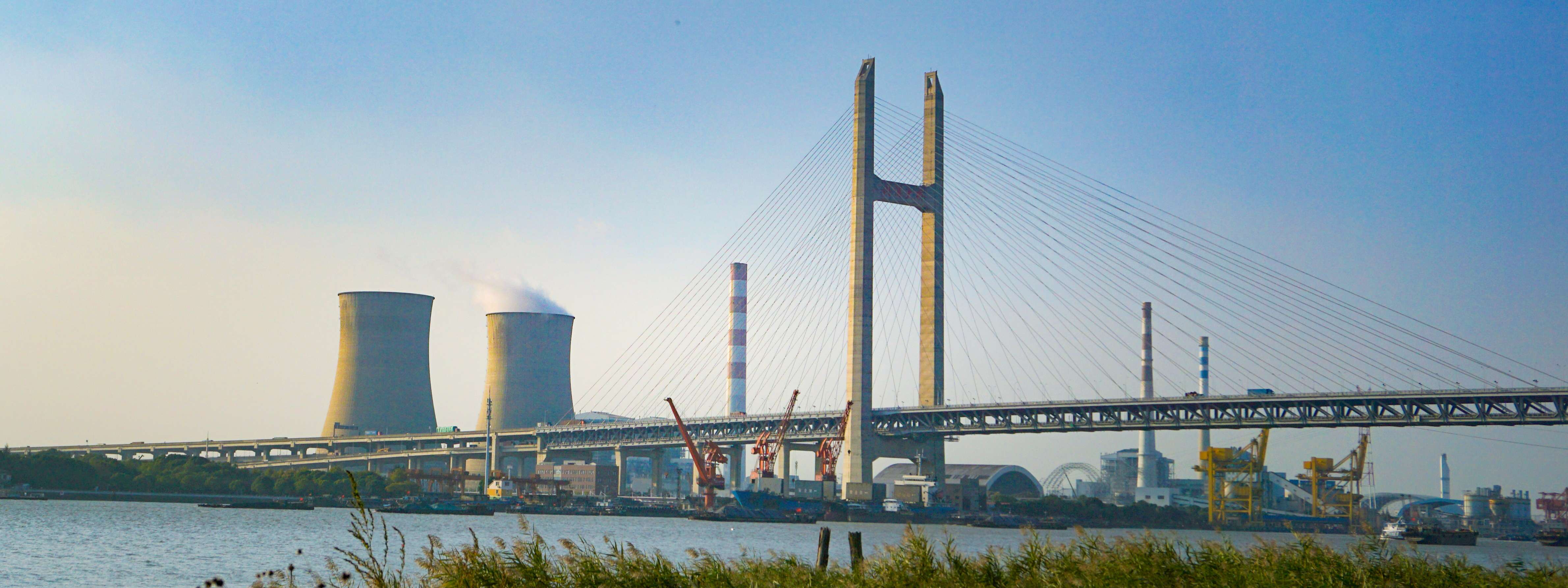 摄图网_501587793_上海市闵浦大桥火电厂锅炉工业建筑（企业商用）.jpg