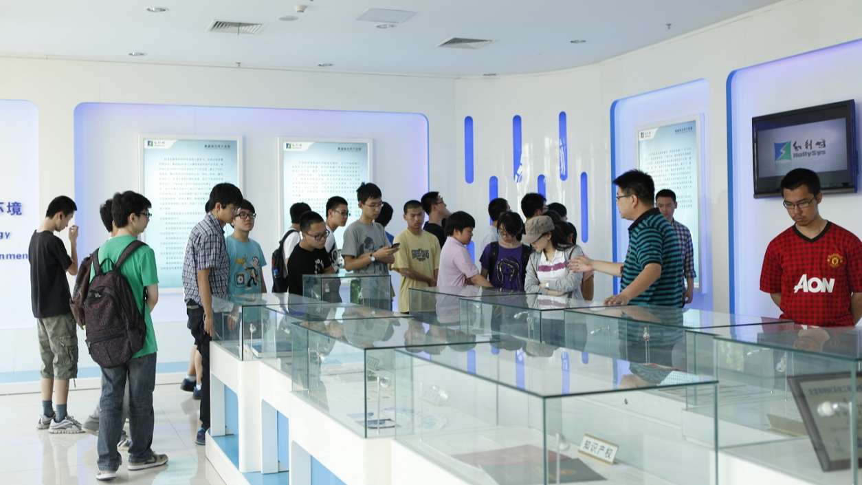 20130514 北工大师生参观伟德国际官网-照片2(1).jpg
