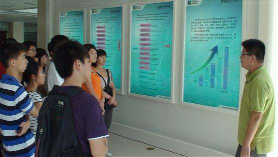 交大师生走进伟德国际官网感受科技创新魅力1.jpg